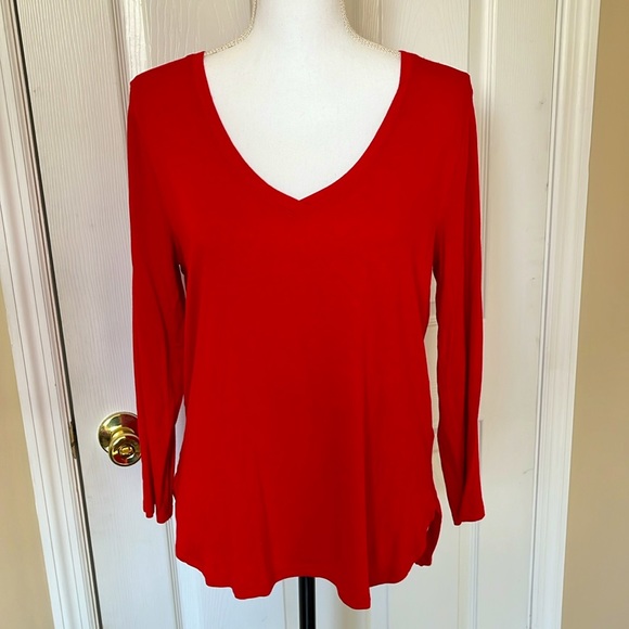 Old Navy Luxe V-Neck Tee - Picture 1 of 4